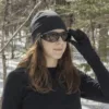 9889032 - Lunettes de soleil polarisées, portées par notre mannequin par-dessus des lunettes